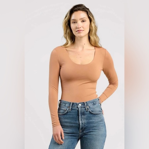 nuuds Tops - nuuds Long Sleeve Scoop Neck Bodysuit in Clay